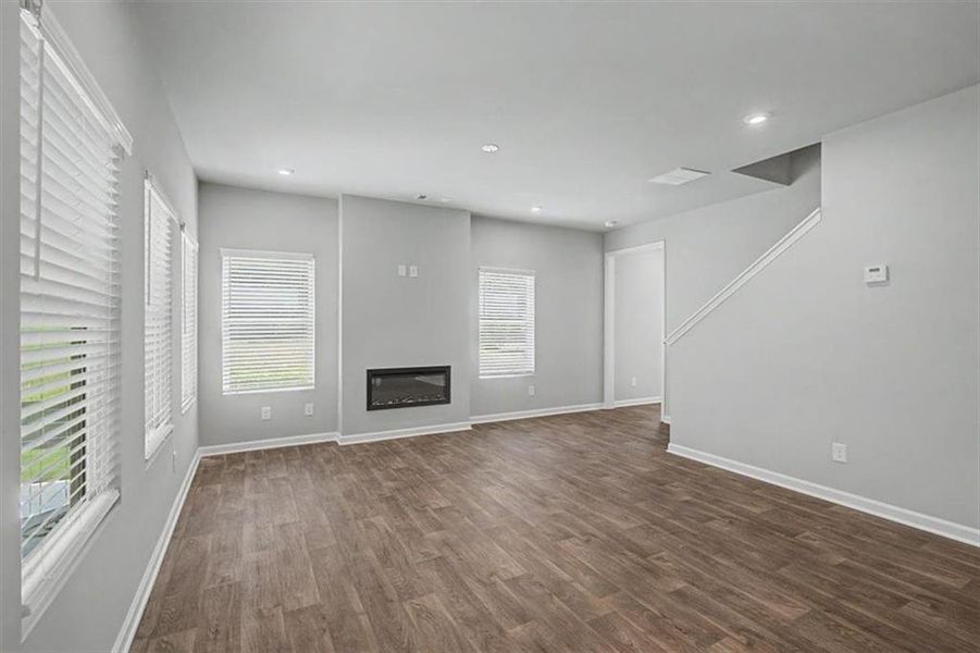 Spacious, unfurnished interior of a new home in Sawmill Creek, Mableton (Image 33).