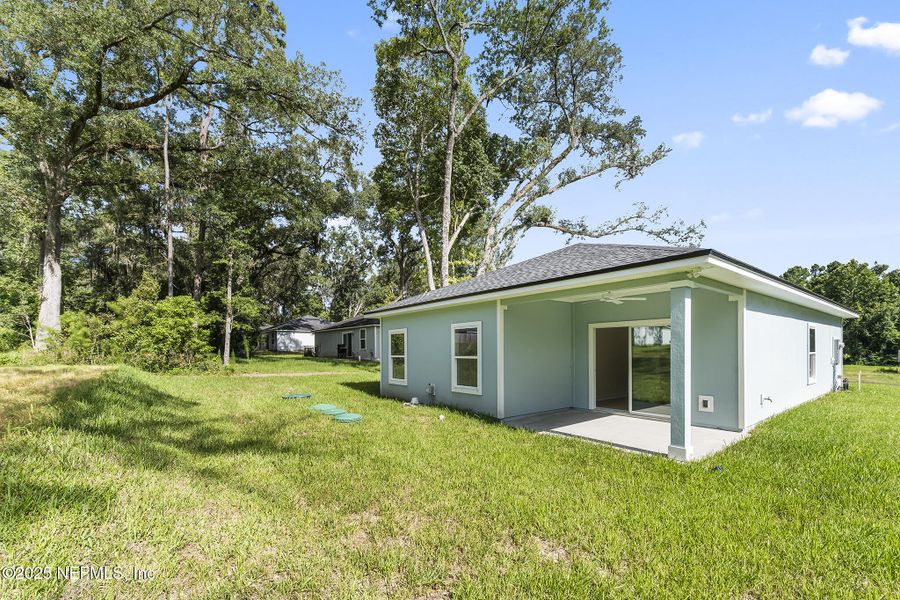 Exterior details and patio area of a home in , Jacksonville (Image 4).