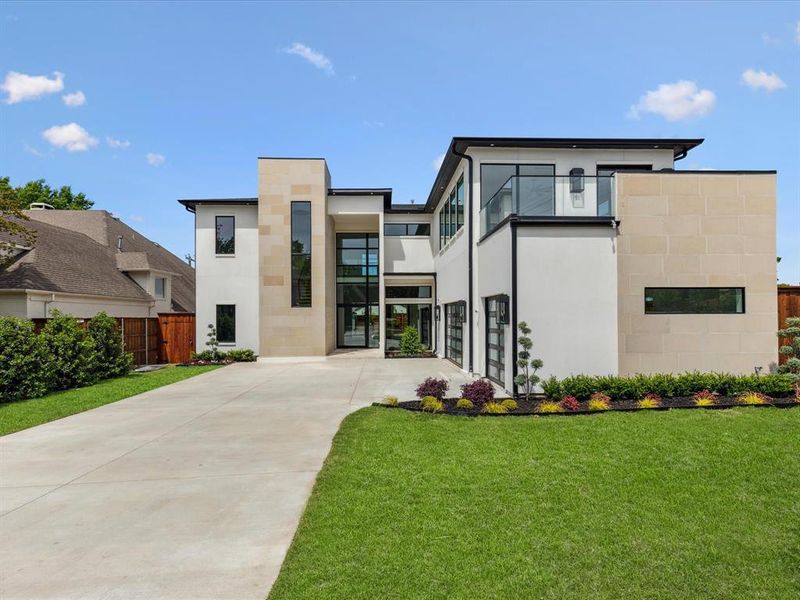 View of front of property featuring a front lawn