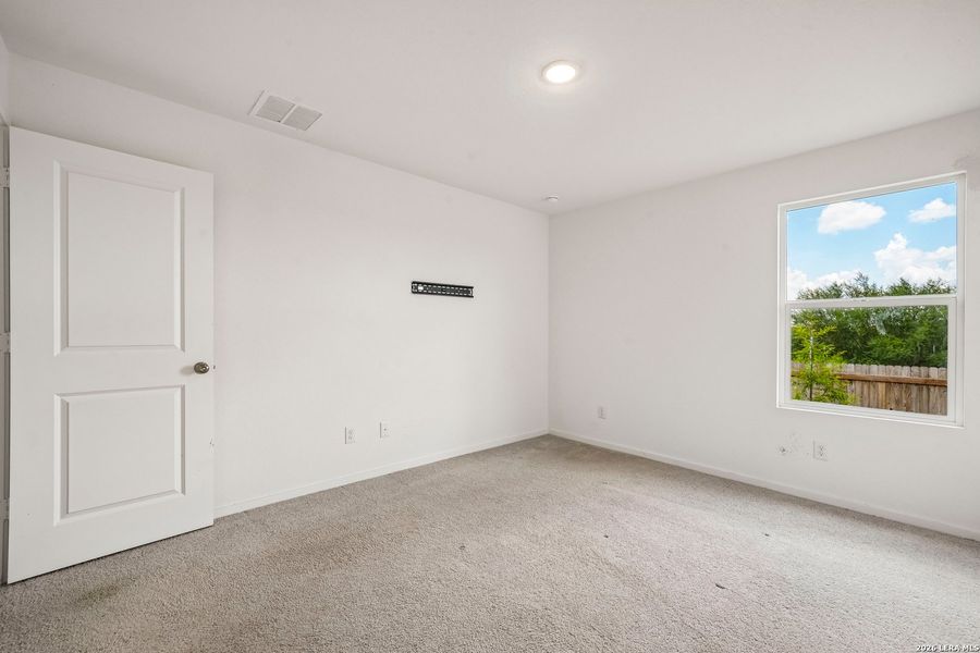 Spacious, unfurnished interior of a new home in , Marion (Image 18).