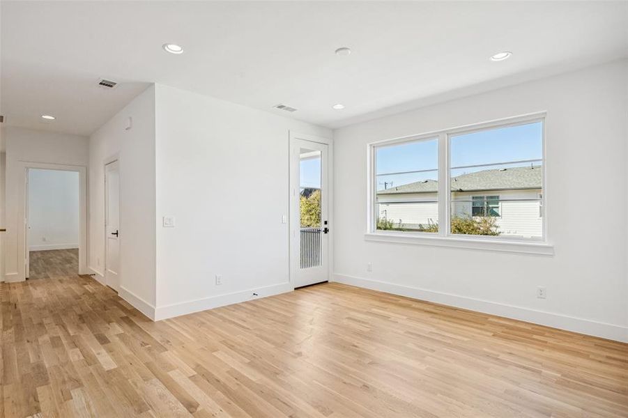 Spacious, unfurnished interior of a new home in , Dallas (Image 27).