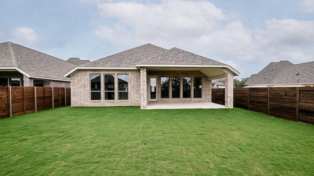 Exterior details and patio area of a home in Juniper Springs, Lockhart (Image 3).