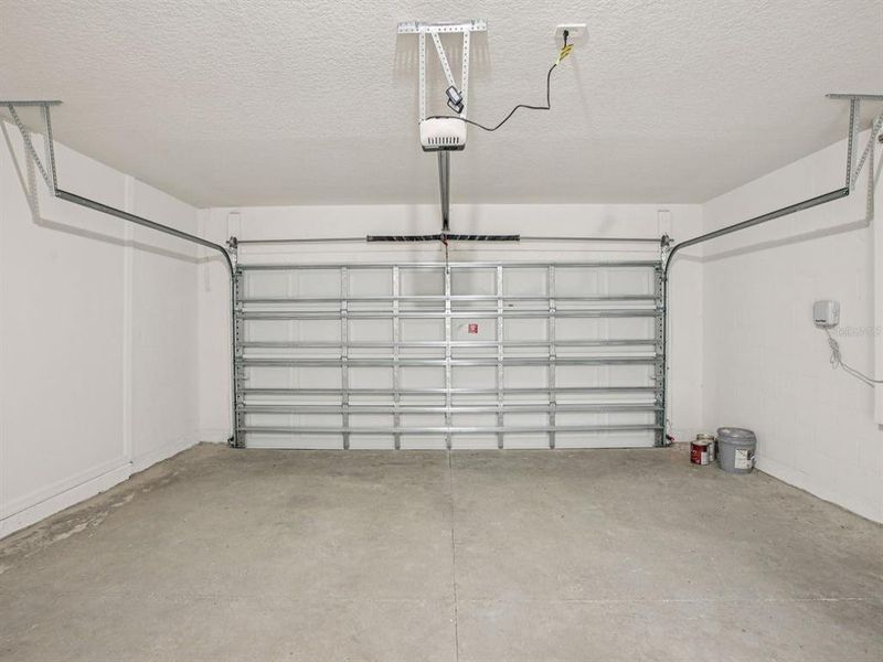 Spacious, unfurnished interior of a new home in The Grove at Stuart Crossing - Classic Series, Bartow (Image 20).