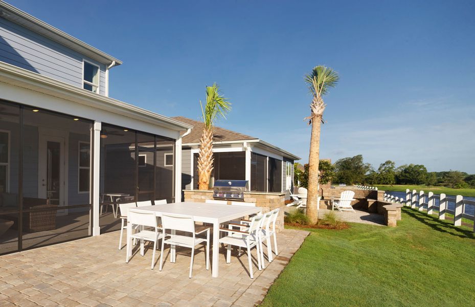 Outdoor Patio to enjoy the pleasant Coastal climate and beautiful backyard view.