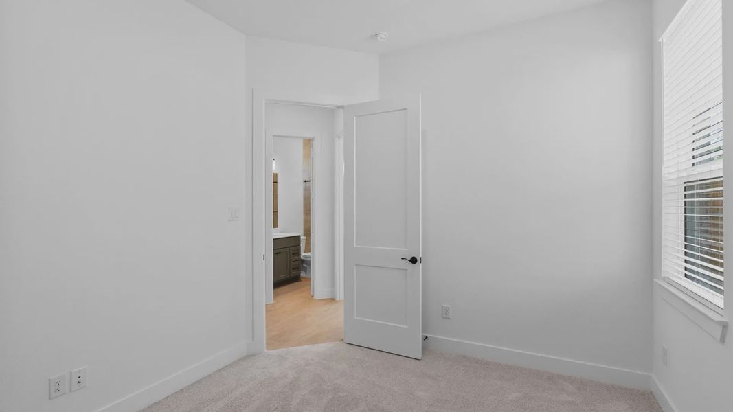 Spacious, unfurnished interior of a new home in Evergreen 60s, Conroe (Image 21).