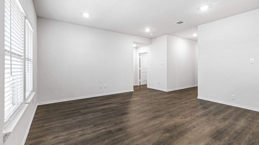 Spacious, unfurnished interior of a new home in Stonewyck Farms, Ennis (Image 26).