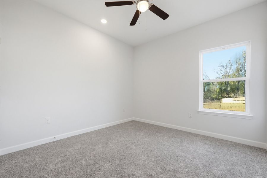 Spacious, unfurnished interior of a new home in McCarthy Estates, Defuniak Springs (Image 21).