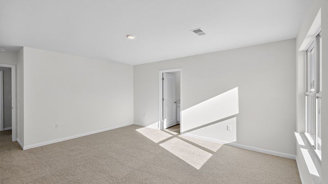 Spacious, unfurnished interior of a new home in Willow Mill, Thomasville (Image 23).