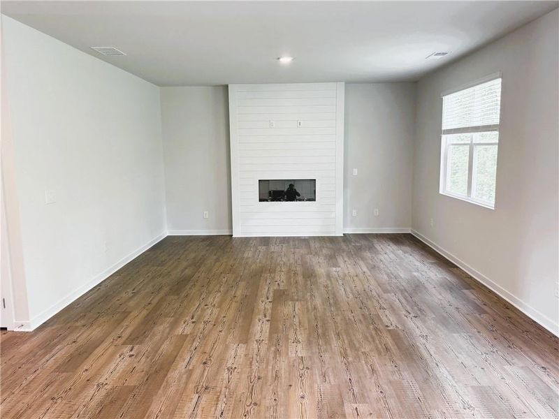 Spacious, unfurnished interior of a new home in Hawthorne Reserve, Dallas (Image 5).