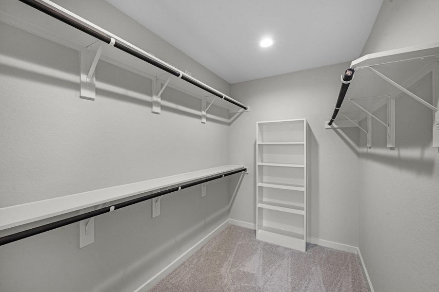 Spacious, unfurnished interior of a new home in Barton Creek Ranch, Conroe (Image 15).