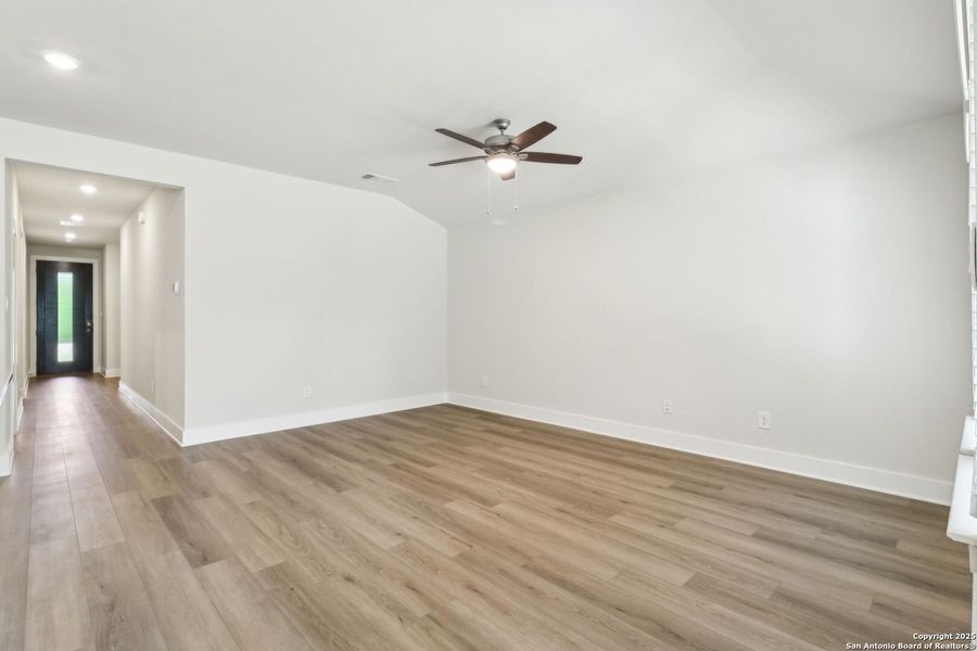 Spacious, unfurnished interior of a new home in Comanche Ridge, San Antonio (Image 41).