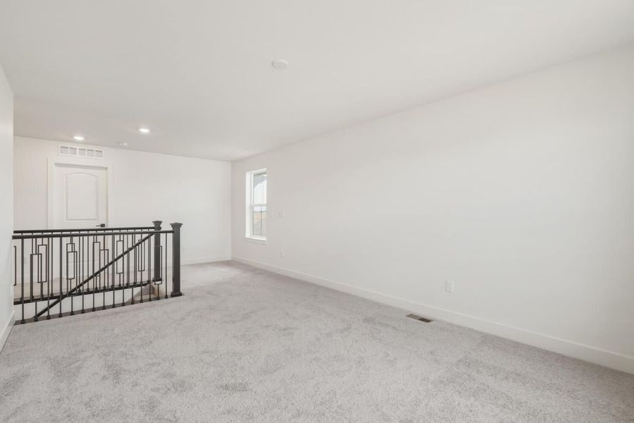 Spacious, unfurnished interior of a new home in Farmlore, Brighton (Image 9).