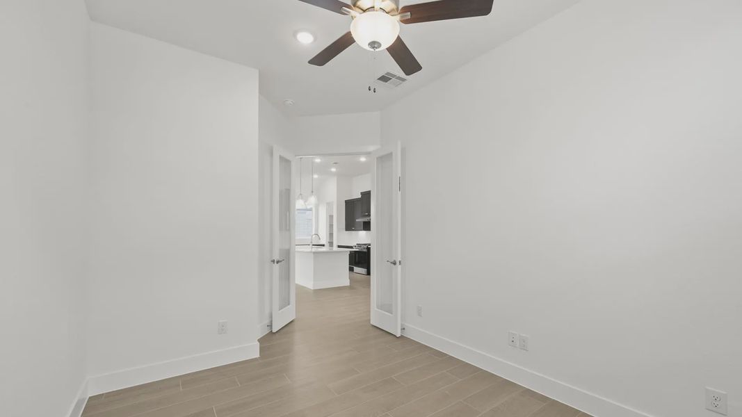 Spacious, unfurnished interior of a new home in Sienna 45', Missouri City (Image 24).