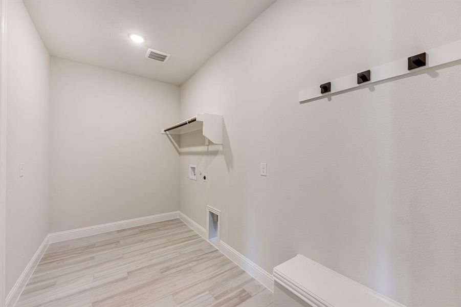 Spacious, unfurnished interior of a new home in Eagle Glen 50, Alvarado (Image 28). Spacious, unfurnished interior of a new home in Eagle Glen 50, Alvarado (Image 28).