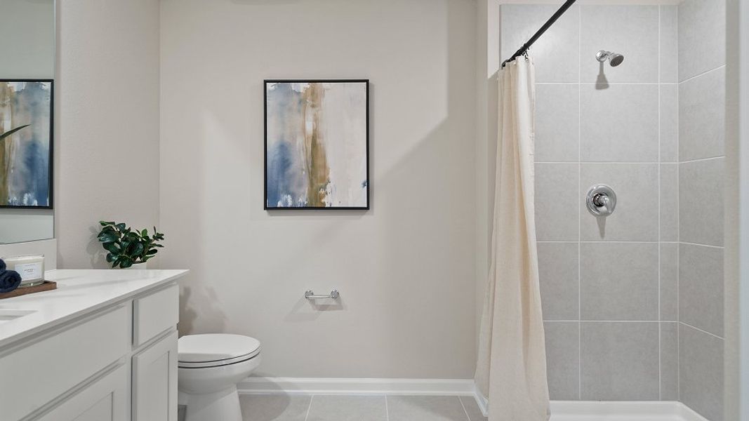 Florida Core L006 Jefferson Owners Bath 1of2 F2 Base3 7 29 25