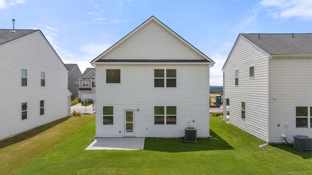 Exterior details and patio area of a home in Estates at Deer Hollow, Grovetown (Image 3).