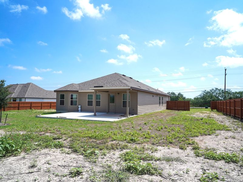 Exterior details and patio area of a home in Jordan's Ranch, San Antonio (Image 3).