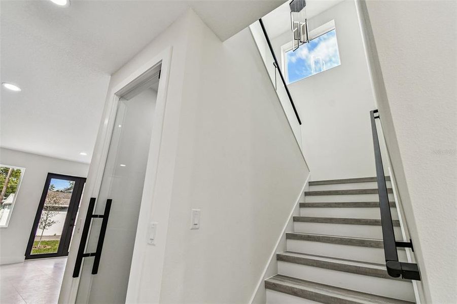 Spacious, unfurnished interior of a new home in , Tampa (Image 20).
