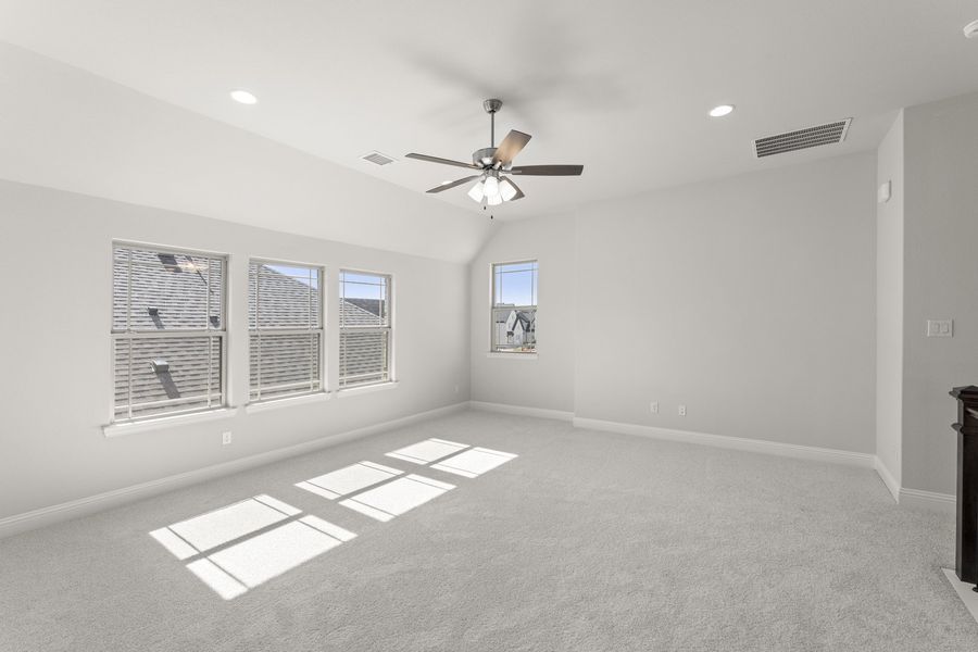Spacious, unfurnished interior of a new home in Lake Shore Village, Rowlett (Image 26).