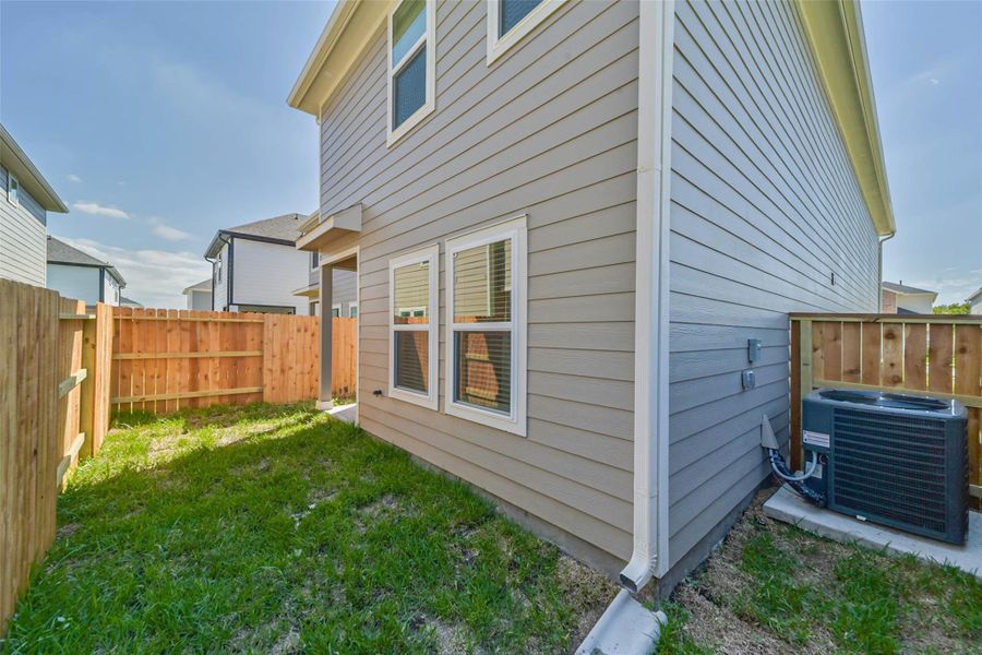 Photos are sample images from a previously built home with the same floor plan. Finishes and fixtures in the current home have been upgraded and may vary. Photos are sample images from a previously built home with the same floor plan. Finishes and fixtures in the current home have been upgraded and may vary.