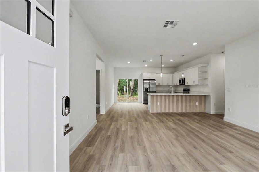 Spacious, unfurnished interior of a new home in , Citrus Springs (Image 30).