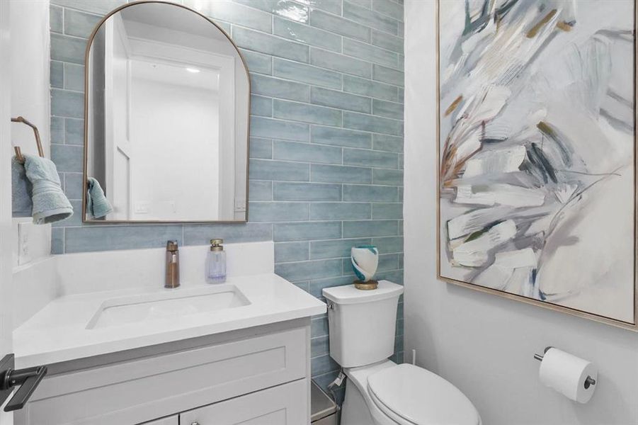 Furnished interior view inside a new home in , Grapevine (Image 26).