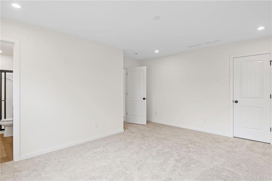 Spacious, unfurnished interior of a new home in Sage Woods, Dallas (Image 27).