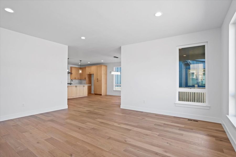 Spacious, unfurnished interior of a new home in West Grange, Longmont (Image 20).