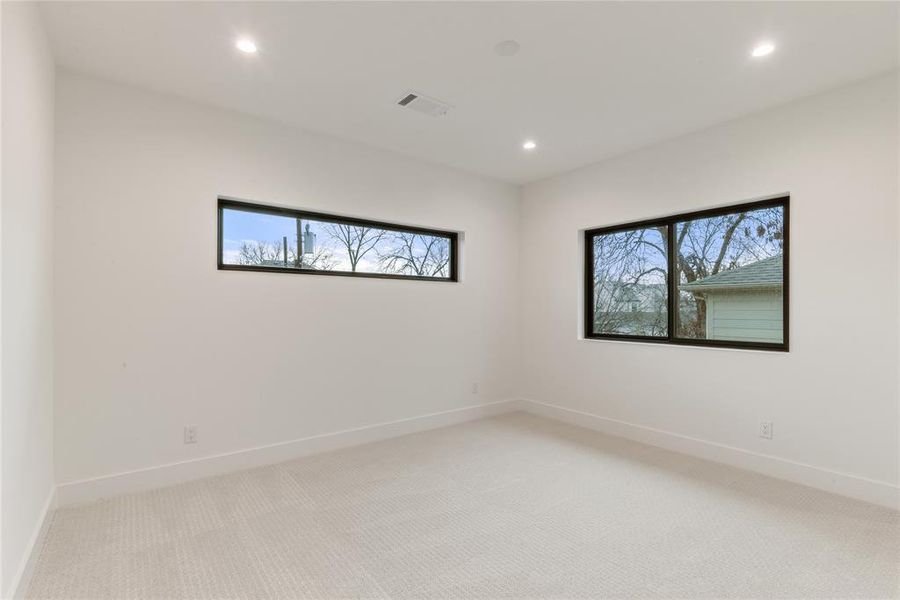 Spacious, unfurnished interior of a new home in , Dallas (Image 23).