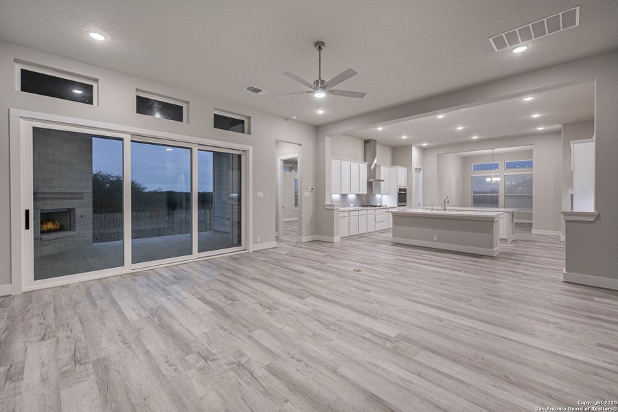 Spacious, unfurnished interior of a new home in Mesa Western, Cibolo (Image 36).