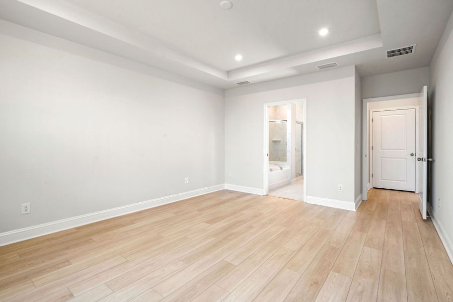 Spacious, unfurnished interior of a new home in Heartwood, Richmond Hill (Image 12).