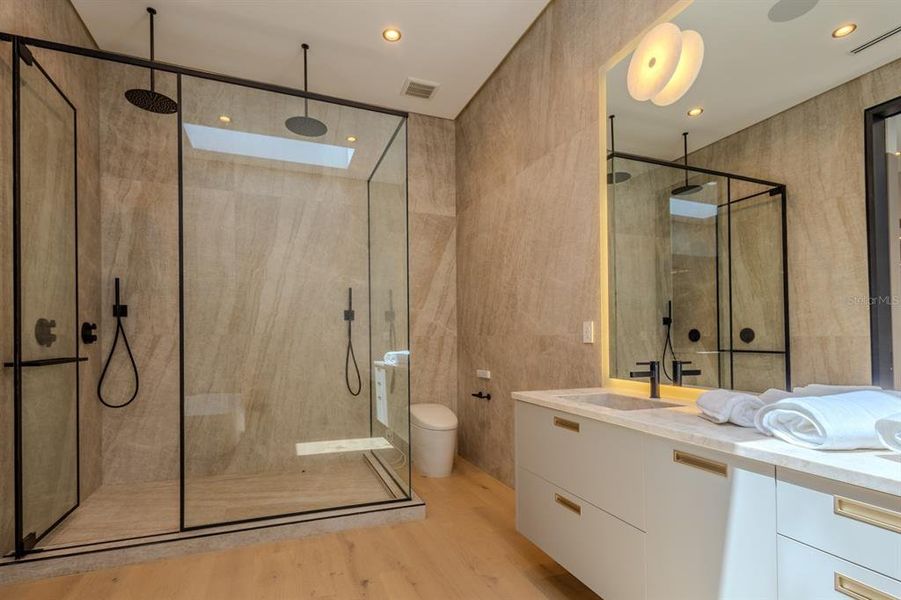 Furnished interior view inside a new home in , Windermere (Image 31).