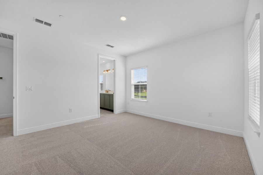 Spacious, unfurnished interior of a new home in Lake Cawood Cove, Windermere (Image 18).