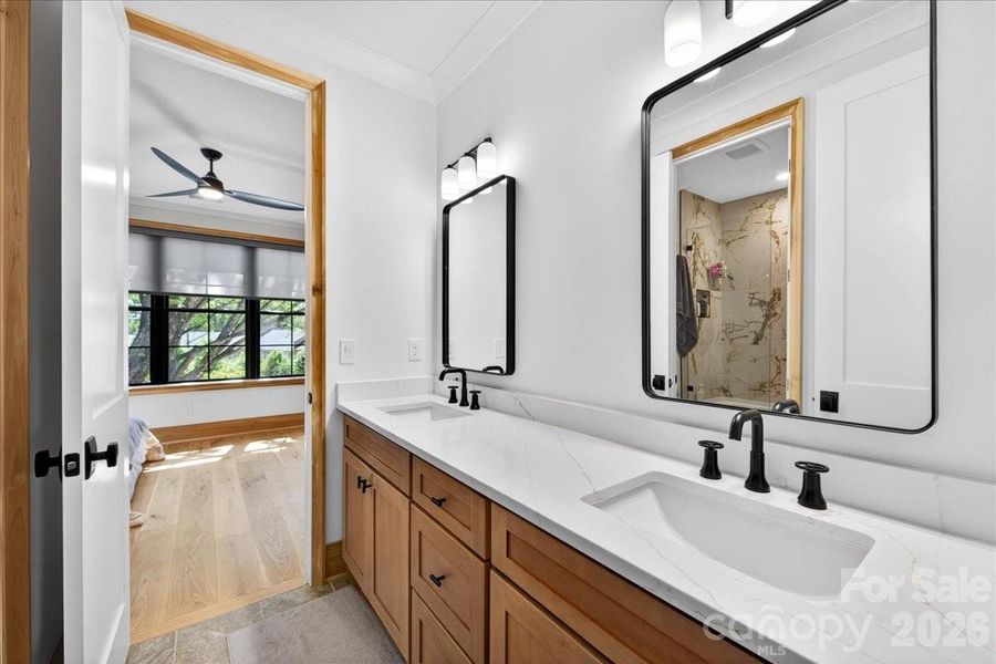 Conjoining bath Conjoining bath