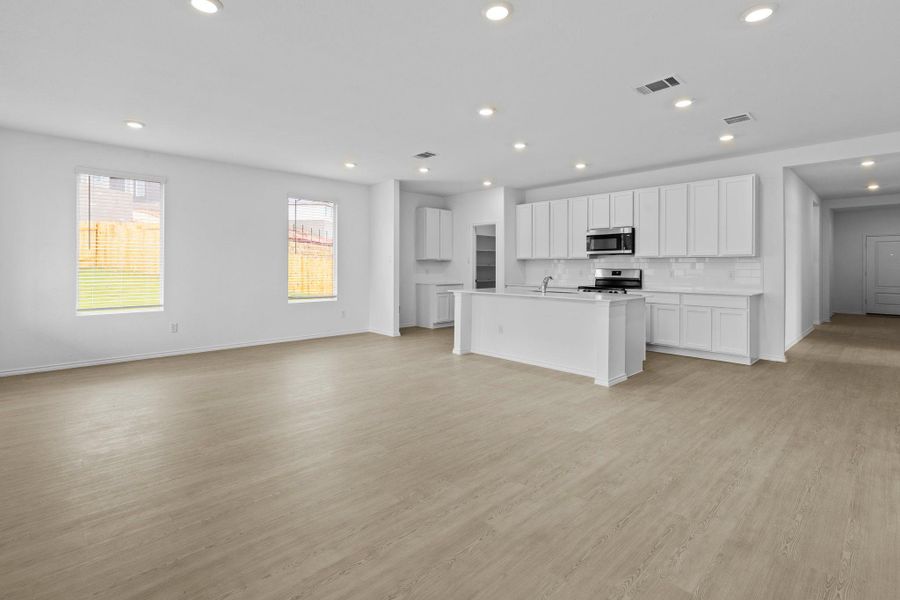Spacious, unfurnished interior of a new home in Clayton Ranch, Copperas Cove (Image 22).
