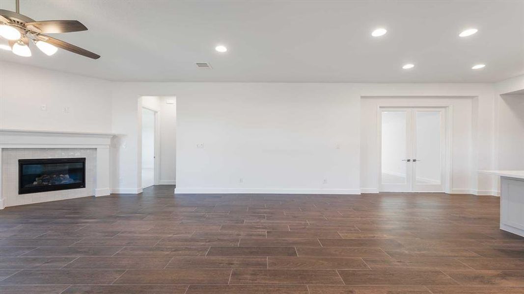 Spacious, unfurnished interior of a new home in Hillstead 50', Lavon (Image 19).
