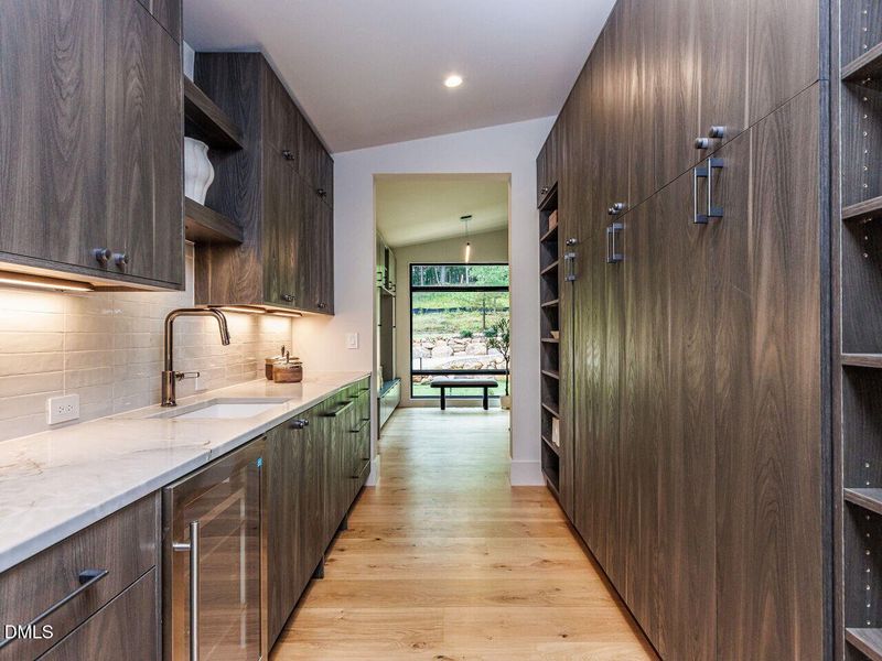 045-1280x960-butlers-pantry