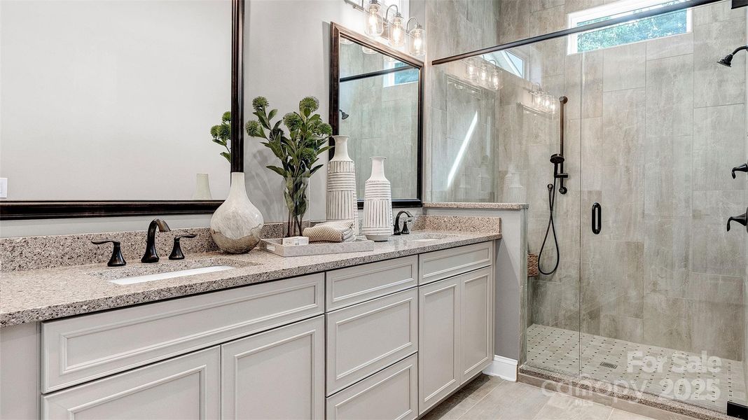 Model photo used for reference