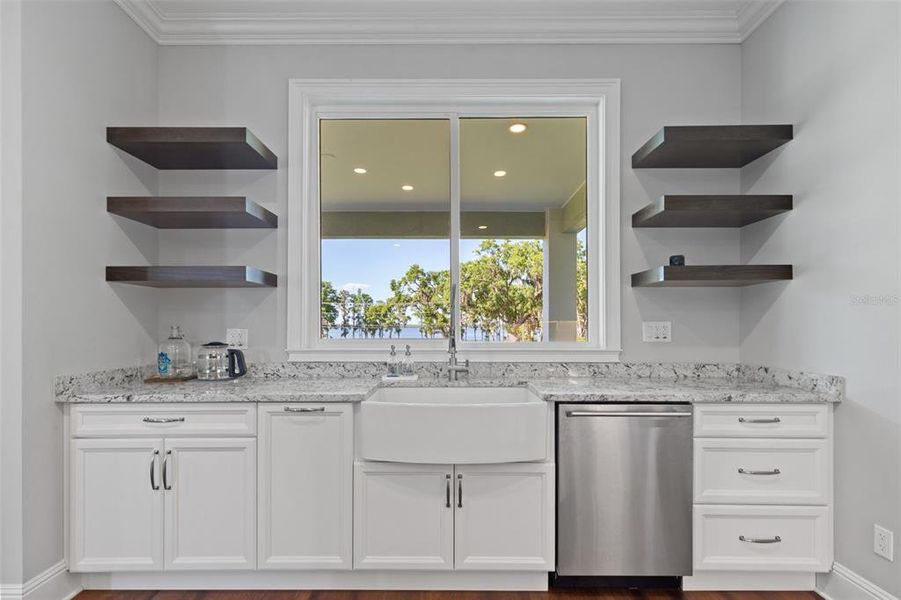 Furnished interior view inside a new home in , Thonotosassa (Image 6).