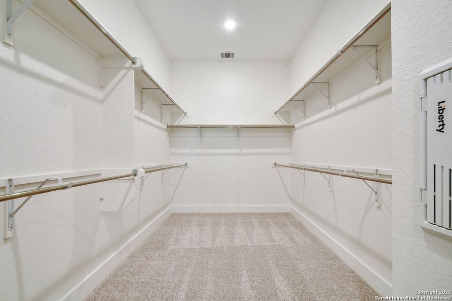 Spacious, unfurnished interior of a new home in Weston Oaks, San Antonio (Image 13).