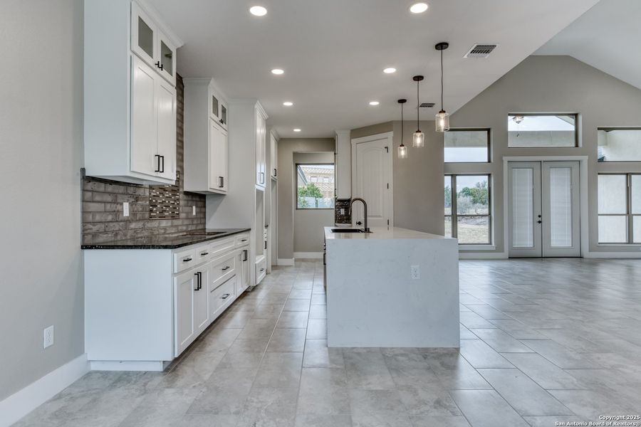 Furnished interior view inside a new home in , Bandera (Image 12).