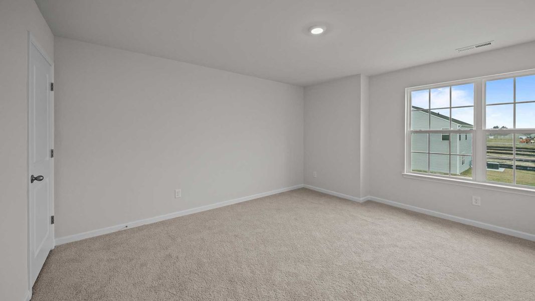 Spacious, unfurnished interior of a new home in Ridgewood Farms, Winterville (Image 27).