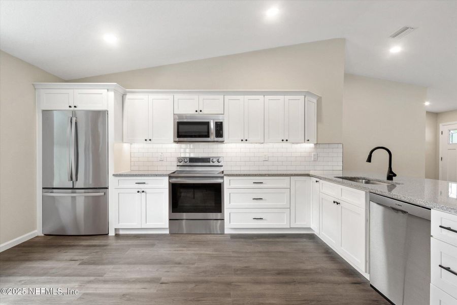 Furnished interior view inside a new home in , Palatka (Image 7).