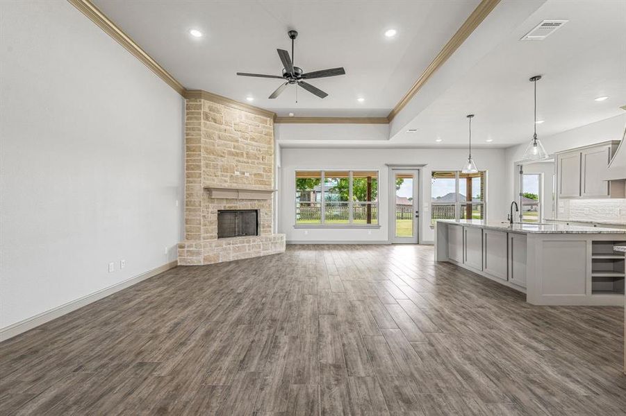 Spacious, unfurnished interior of a new home in Pecan Plantation, Granbury (Image 26).