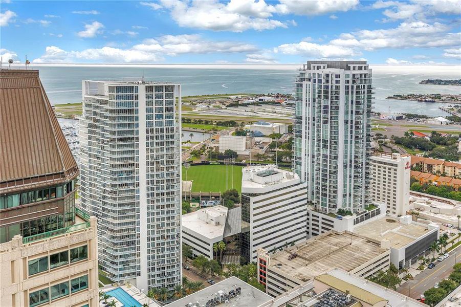 Condo located in St. Petersburg, FL showcasing its design and architecture (Image 31).