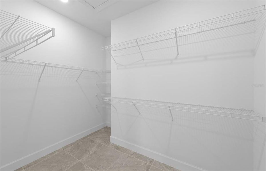 Spacious, unfurnished interior of a new home in Del Webb Catalina, Lakewood Ranch (Image 9).