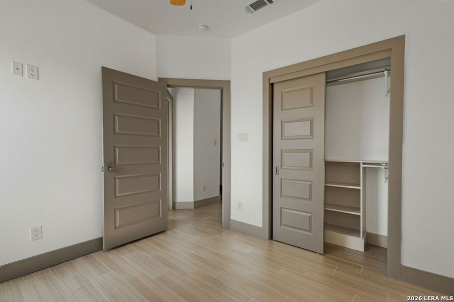 Spacious, unfurnished interior of a new home in , Eagle Pass (Image 11).