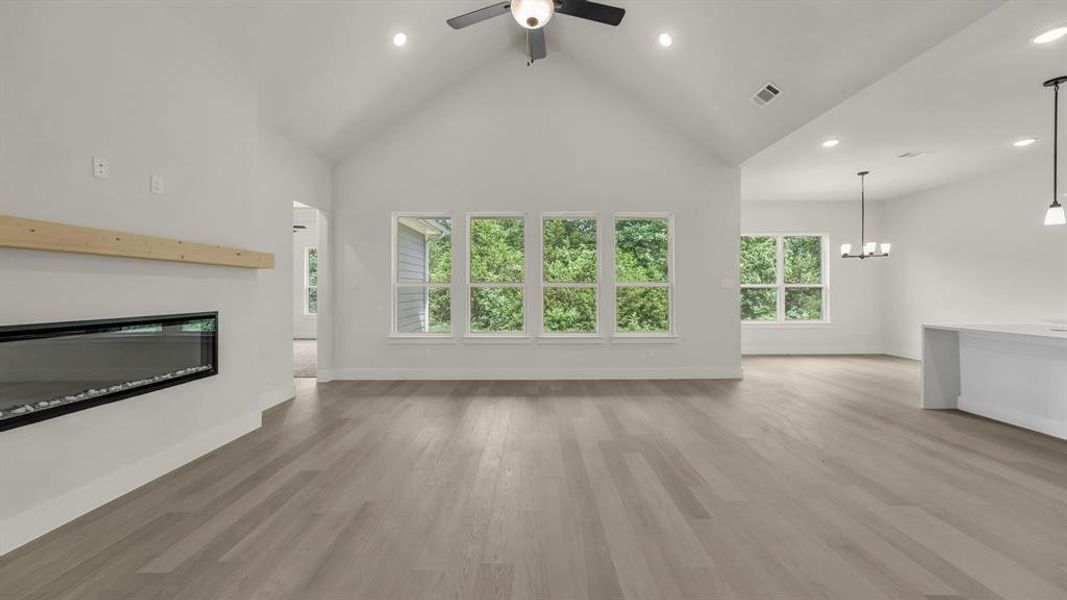 Spacious, unfurnished interior of a new home in Freeman Ranch, Weatherford (Image 27).