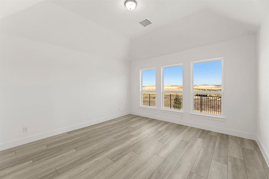 Spacious, unfurnished interior of a new home in Edgewood Creek, Celina (Image 26).