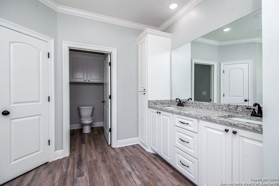 Furnished interior view inside a new home in , La Vernia (Image 5). Furnished interior view inside a new home in , La Vernia (Image 5).